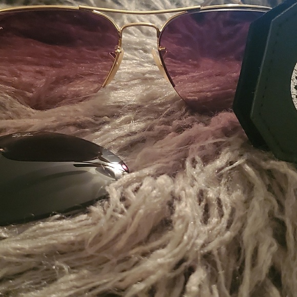 AUTHENTIC Ray-Ban Sunglasses - Picture 4 of 8